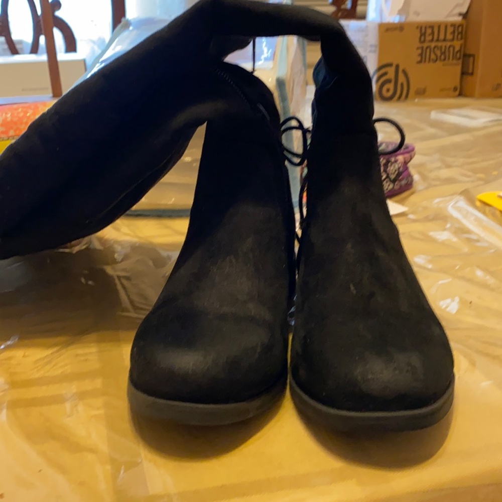 Girls black boots size 1 from the children’s Place